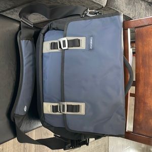 Timbuk2 laptop bag with shoulder strap